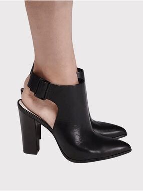 Pour La Victoire ‘Zuri’ Heeled Boots in Black Leather, size 8.5